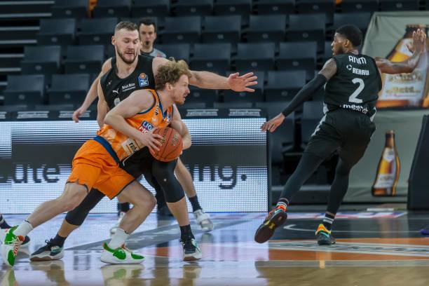 送出了一记 送出了一记