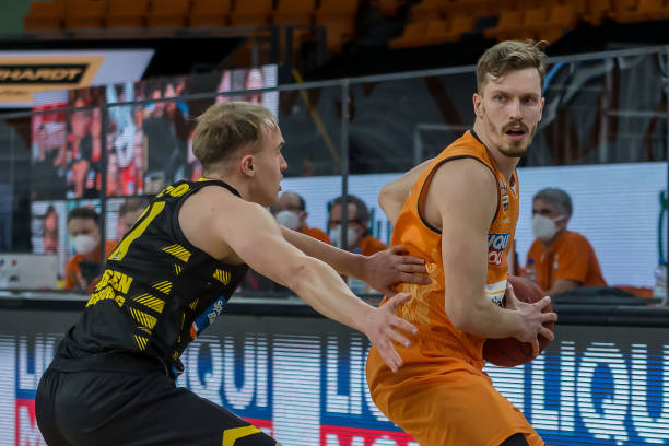 引入核心轮 引入核心轮