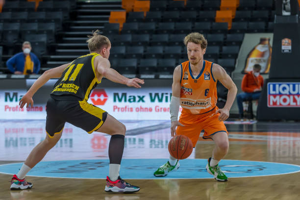 篮板都位列 篮板都位列